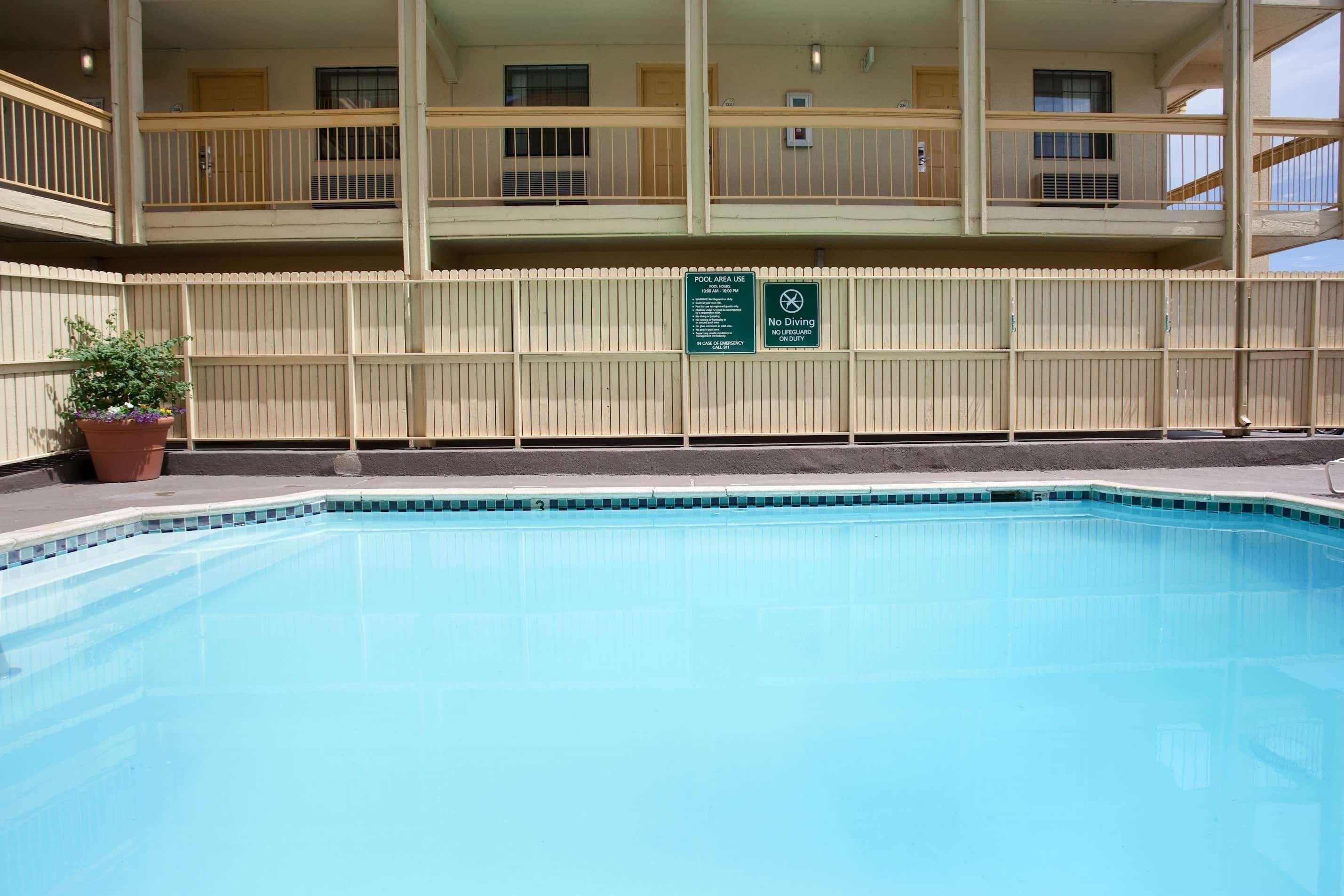 La Quinta Inn By Wyndham Denver Central Exterior photo